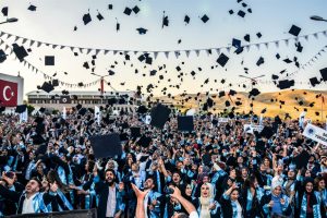 Batman &Uuml;niversitesi'nde mezuniyet coşkusu