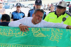 Polis babanın evlat acısı