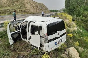 Kontrolden &ccedil;ıkan otomobil takla attı