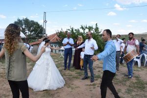 Gelinlik hayali damatsız d&uuml;ğ&uuml;nde ger&ccedil;ek oldu