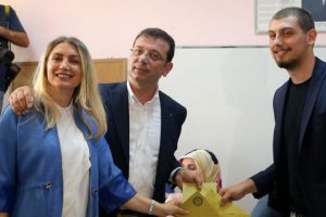 İmamoğlu'nun sandığından kendisi &ccedil;ıktı