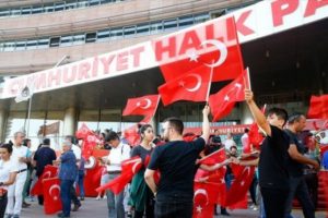 CHP'de ilk sonu&ccedil;lar sevin&ccedil;le karşılandı