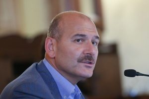 Soylu, 'İl Başkanı istifa' sloganı atanlara m&uuml;dahale etti!