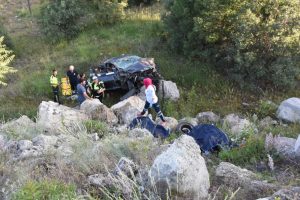 Şarampole yuvarlanan otomobildeki anne ve kızı hayatını kaybetti