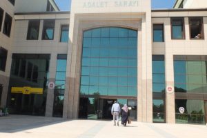Adliyeye g&ouml;nderilen zarftan &ccedil;ıkan toz paniğe neden oldu