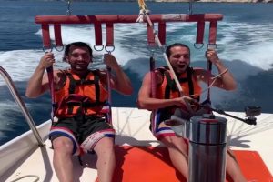 Yusuf Yazıcı tatilin tadını &ccedil;ıkartıyor