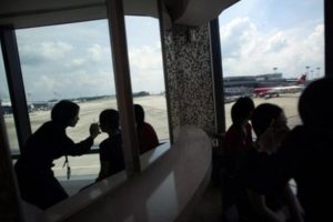 Singapur'dan u&ccedil;ak seferlerini aksatan İHA'lara soruşturma