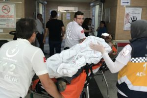 Suriyeli tarım iş&ccedil;ileri kavga etti: 2 yaralı