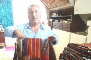 Kapalı&ccedil;arşı'nın &uuml;nl&uuml; halıcısına veda