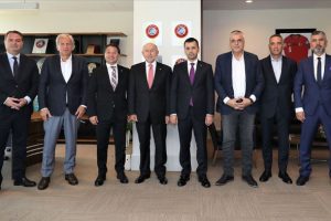 Kul&uuml;p başkanlarından Nihat &Ouml;zdemir'e ziyaret