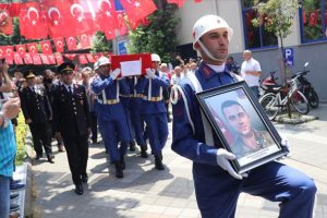 Silah kazasında şehit olan asker son yolculuğuna uğurlandı