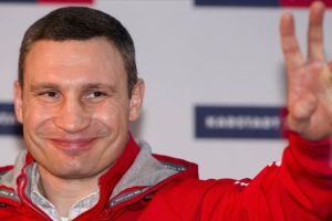 Eski boks şampiyonu Klitschko yanan yattan kurtarıldı