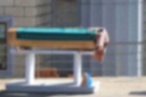 Cenaze t&ouml;reninde &ouml;lenin y&uuml;z&uuml;n&uuml; g&ouml;rme kavgası