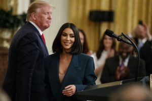 Kardashian'ın Beyaz Saray fotoğrafları tepki &ccedil;ekti