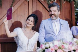 &Uuml;nl&uuml; oyuncu d&uuml;nyaevine girdi!