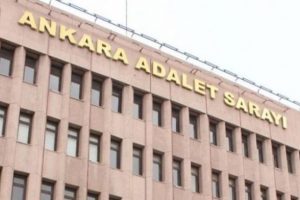 Kızının boşanma davasına gelen polis dehşet sa&ccedil;tı
