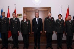 Bakan Akar, Orgeneral D&uuml;ndar ile bir araya geldi