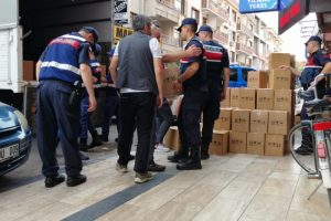 D&uuml;zce'de bin 500 şişe ka&ccedil;ak i&ccedil;ki ele ge&ccedil;irdi