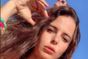 Simge Sağın'dan bikinili paylaşım