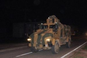 Sınıra askeri ara&ccedil; sevkıyatı