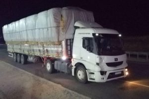 Kamyonun &ccedil;arptığı baba ve 4 yaşındaki kızı hayatını kaybetti