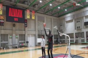 Toyota'nın basket&ccedil;i robotu Guinness rekorlar kitabına girdi