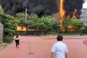 G&uuml;ney Kore'de ilkokulda b&uuml;y&uuml;k yangın