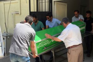 Namaza giderken otomobil &ccedil;arptı