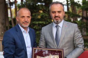 Bursa B&uuml;y&uuml;kşehir Belediye Başkanı Aktaş Makedonyalı &ouml;ğrencilerle buluştu