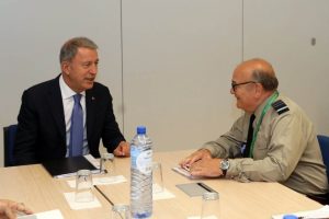Bakan Akar, NATO Askeri Komite Başkanı Peach ile g&ouml;r&uuml;şt&uuml;