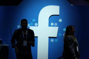 Facebook nefret su&ccedil;u ş&uuml;phelilerinin bilgilerini paylaşacak