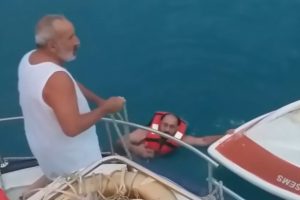 Alabora olan kayıktaki 4 kişi kurtarıldı