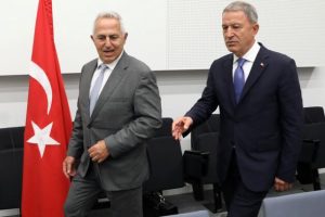 Bakan Akar Yunan mevkidaşı ile g&ouml;r&uuml;şt&uuml;