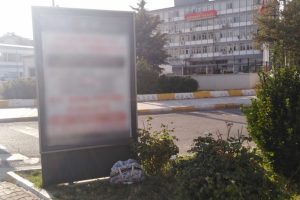 Valilik &ouml;n&uuml;nde bırakılan &ccedil;anta paniğe neden oldu