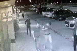 Top oynama kavgası: Yanlışlıkla kardeşini de vurdu
