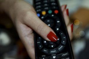 Televizyon karşısında oturmak, oturarak &ccedil;alışmaktan riskli