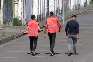 Yağmalanan fabrika bek&ccedil;iler tarafından korunuyor