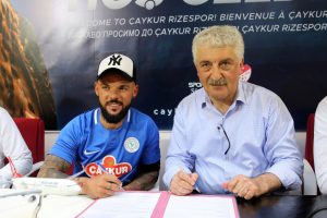 &Ccedil;aykur Rizespor'da Moroziuk'tan 2 yıllık imza