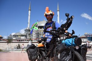 Londra'dan İstanbul'a farkındalık i&ccedil;in pedal &ccedil;evirdi