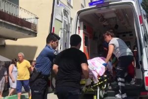 Bursa'da 3'&uuml;nc&uuml; kat balkonundan d&uuml;şen kadın ağır yaralandı