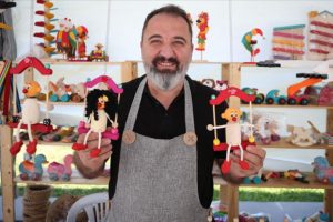 Geleneksel oyuncaklar Ali ustanın elinde hayat buluyor