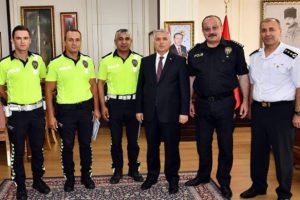 YKS'nin kahraman polislerine başarı belgesi