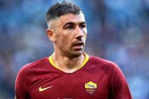 Fenerbah&ccedil;e'ye Kolarov transferinde engel!