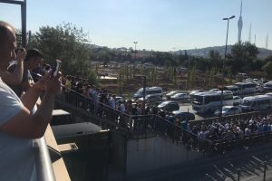 Metrob&uuml;s duraklarında yoğunluk