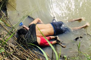 El Salvador'dan &ouml;len baba ve kızın ailesine yardım s&ouml;z&uuml;