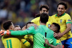 Brezilya Copa America'da finale y&uuml;ksledi