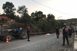 Bursa'da komşusunun traktörüne bindi, düşerek hayatını kaybetti