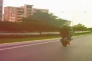 Motosikletli magandadan tek teker ter&ouml;r&uuml;