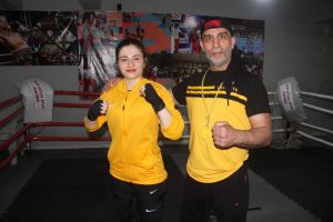 Elif, Kick Boks'ta Milli Takım'a y&uuml;kselmek istiyor