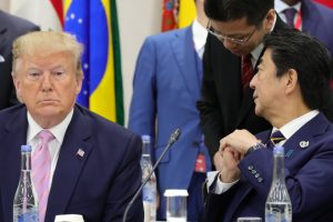 Trump ve Abe G20'de bir araya geldi